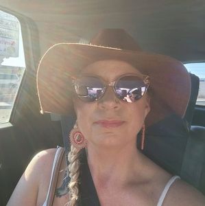 Meet your Posher, Shadie